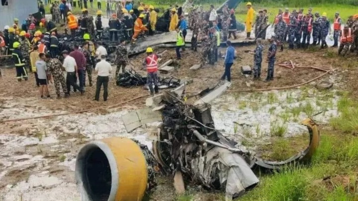 Aereo Precipita In Nepal Morti Il Pilota Unico Sopravvissuto