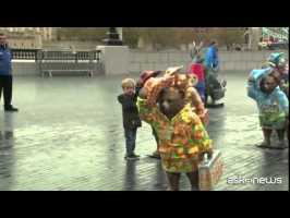 A Londra spuntano tanti piccoli orsetti Paddington