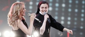 suor-cristina-canta-con-kylie-minogue