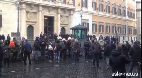 Le campane di Montecitorio suonano per Mattarella