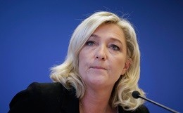 Marine Le Pen si schiera al fianco di Tsipras