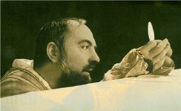 Le spoglie di padre Pio esposte a Roma a San Pietro