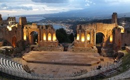 Musica, a Taormina 'Traviata' con soprano nuda in scena