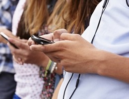 adolescenti-dipendenza-smartphone-madima.altervista