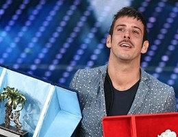 Francesco Gabbani vince tra le 'nuove proposte'