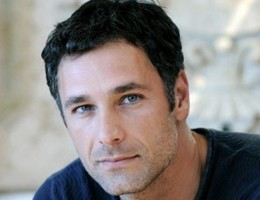 Raoul Bova testimonial per "Sorridendo Onlus" contro la diversità