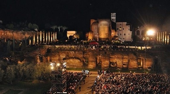 via crucis papa colosseo