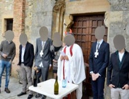 Finte messe col salame al posto dell'ostia postate sui social, 64 denunce per vilipendio