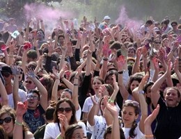 Color party a Palermo, festa di primavera a Parco Uditore