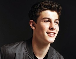 Milano, centinaia di ragazzine in delirio per Shawn Mendes