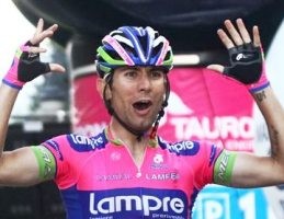 Giro d’Italia, tappa a Diego Ulissi. Dumoulin torna in rosa