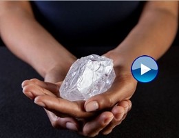 All'asta un enorme diamante grezzo da 70 milioni di dollari