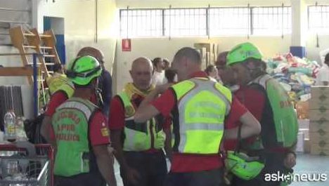 “Ingresso popolazione”: il palazzetto di Amatrice per gli aiuti