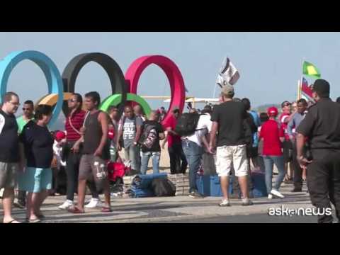 Rio 2016, proteste a Copacabana in sostegno di Dilma Rousseff