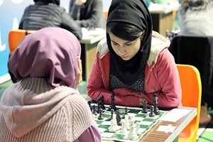 Scacchi, giocatrici iraniane difendono torneo mondiale a Teheran