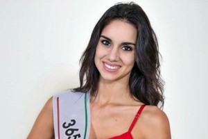 Miss Italia, cameriera-studentessa milanese prima reginetta 2017