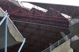 Rinviata Celta-Real Madrid crolla il tetto dello stadio