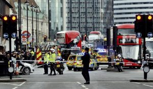 Attacco a Parlamento Londra, diverse persone ferite