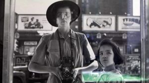 Autoscatti e Ny anni '50 è il mondo sconosciuto di Vivian Maier