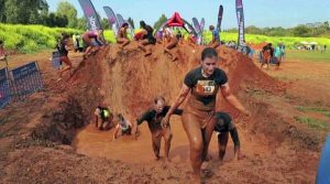 In cinquemila corrono nel fango a Tel Aviv è il Mud Day