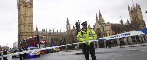 Londra, spari vicino al Parlamento 12 feriti, assalitore ucciso