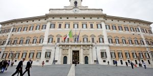 Renziani puntano su due turni, Italicum corretto. Si e M5s pronti alla rivolta