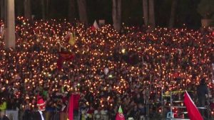 Fatima, veglia del Papa fra migliaia di fedeli