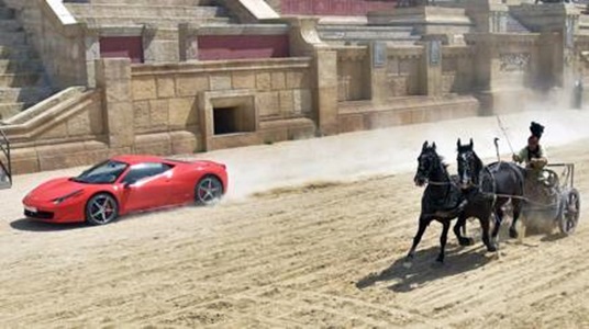 Ferrari contro biga, la sfida tra a Cinecittà World