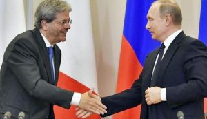 Nelle immagini Putin e Gentiloni in conferenza stampa a Sochi