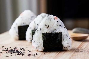 simple-onigiri-rice-ball-snack-13