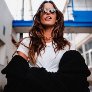 2Izabel Goulart