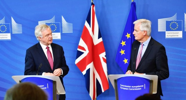 Al via la Brexit, per ok linea Barnier. Ma strada tutta in salita