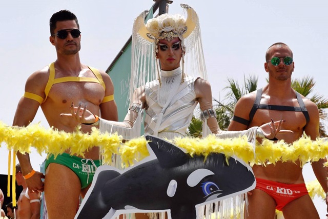 Musica e colori, in migliaia al gay pride di Tel Aviv