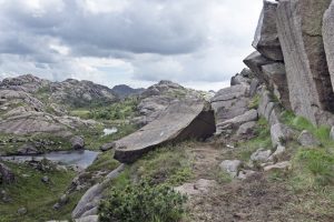 Norvegia, centinaia mobilitati per erigere di nuovo fallo roccioso