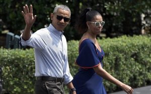 Vacanze in Indonesia per la famiglia Obama, tutti al tempio