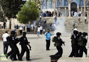 Scontri fra palestinesi e israeliani alla Spianata delle moschee