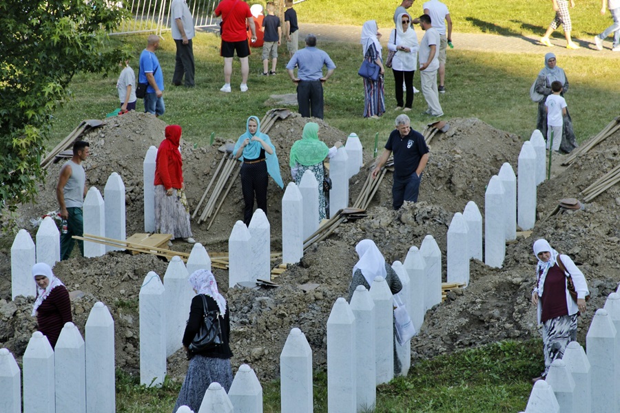 Srebrenica si inumano ancora le vittime