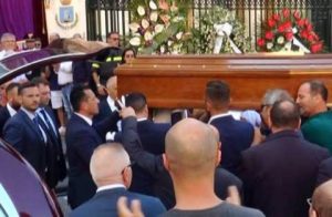 Torre Annunziata, dolore a funerali 8 vittime