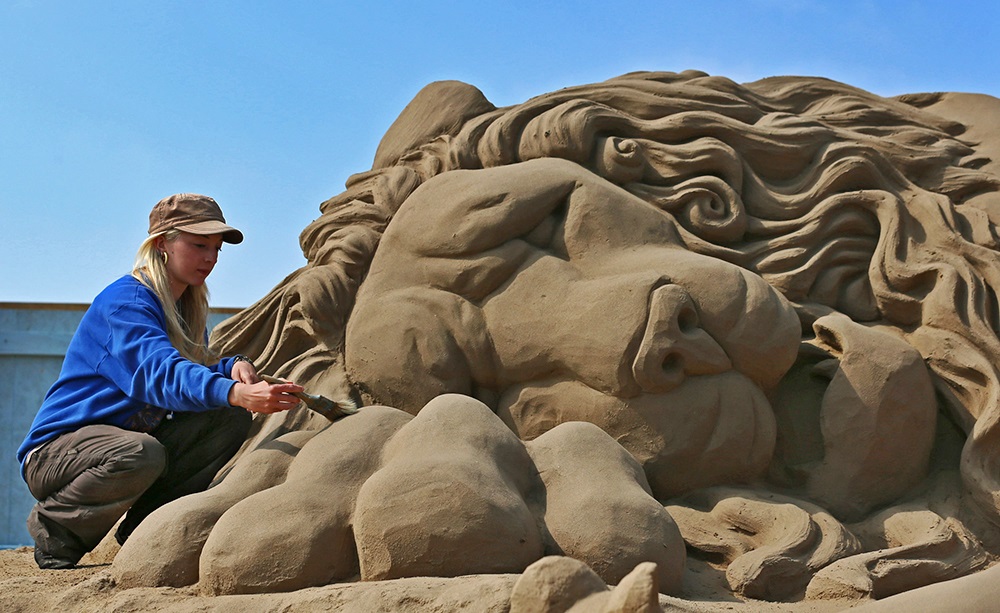 Il festival di sculture di sabbia, 40 artisti da 12 diversi Paesi