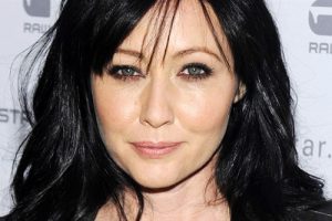 shannen-doherty-tease_bc2e296f730dd7799309303fd1e5f8d0.today-ss-slide-desktop