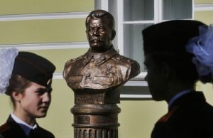 Mosca spunta nuovo busto Stalin