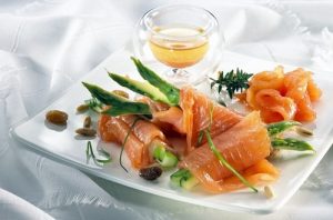 contentassets99a301a92f874129835aefbb4b1ab7a8full_involtini-di-salmone-affumicato-con-asparagi-e-uvetta