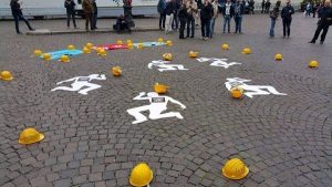 morti_bianche_flashmob_napoli_ildesk