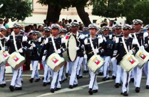 Myanmar, marcia bande della polizia