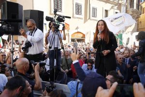 Paola Taverna, parlamentare M5s