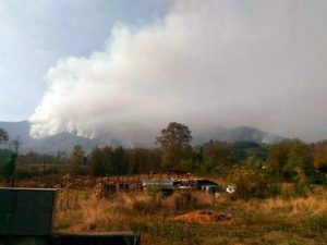 Incendi: Canadair bloccati dal fumo, sindaco chiede Esercito Nel Torinese situazione critica, casa riposo a rischio sgom