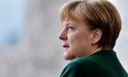 Merkel sotto assedio su questione migranti, Csu allo scontro