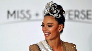 Demi-Leigh Nel-Peters è Miss Universo 2017