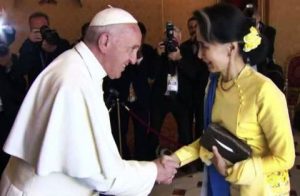 Il Papa in Myanmar con il nodo diplomatico dei Rohingya