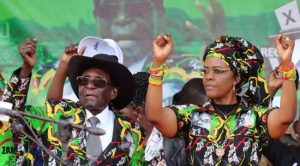 il presidente dello zimbabwe robert mugabe e la moglie grace